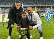 Футболист "Динамо" похвастался тремя трофеями, сыграв 9 минут в сезоне (фото)