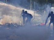 Столкновение в студгородке: полиция Гонконга распылила слезоточивый газ