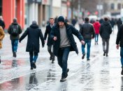 В гололед нужно позаботится о безопасности обуви