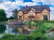 Когда-то в Межигорье жил Янукович, а теперь это туристический объект