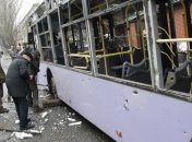 В Донецке снаряд попал в остановку: есть жертвы (Фото, Видео)