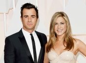 Дженнифер Энистон советуется с Шарлиз Терон по поводу усыновления