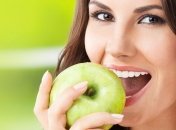 Медики назвали продукт, который защитит зубы от кариеса