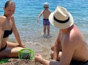 Катя Осадча поділилася романтичними фото відпочинку з Юрієм Горбуновим та сином