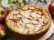 Шарлотка з яблуками