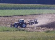 Гончарук и Зеленский "услышали" фермеров: иностранцы не смогут покупать землю