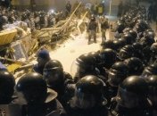 Правоохранители зачищают последние баррикады возле Банковой