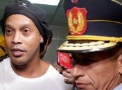 Роналдиньо пробудет под арестом в парагвайской тюрьме около полугода (Видео)