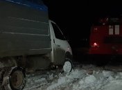 Хмельницкие спасатели вытащили из заноса автомобиль 