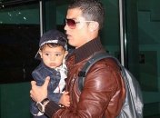 Криштиану Роналду впервые показал сына