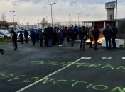 Во Франции надзиратели блокируют тюрьму: на территории сжигают покрышки (Видео)