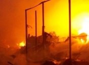 В Киевской области пожар уничтожил склад древесины