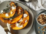 Гарбуз запечений з камамбером та медом