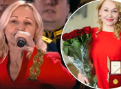 Колаборантка на концерте в Москве (слева)