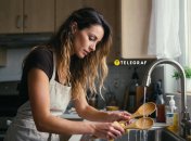 Просто мыть деревянные ложки и лопатки недостаточно