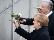 Меркель увидела в падении Берлинской стены послание для украинцев