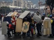 Протесты в Венесуэле: погибли уже 90 человек