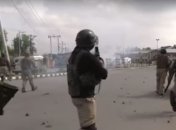 В ходе противостояния демонстрантов и сил безопасности в Кашмире погиб человек