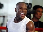 Амир Хан: Мейвезер стал медленнее и очень много пропускает