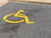 Президент повысил штрафы за парковку на местах для инвалидов