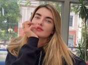 Всемирно известная модель позировала топлес среди коров (Фото)