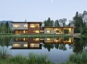 Шикарный дом в лесу у озера в США (Фото)