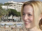 Звезда "Секретных материалов" напишет серию книг