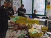 У почтальона из Италии нашли полтонны не доставленных писем