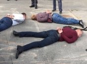 Руководители госпредприятия вымогали у подчиненного огромную взятку