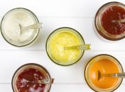 5 универсальных заправок для весенних салатов