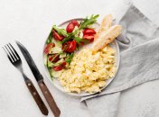 Яичницу-болтунью часто готовят на завтрак