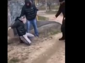 Парней, проучивших обидчика девушки-кассира в харьковском магазине теперь ищет полиция