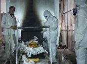 COVID-19 в Индии не сбавляет оборотов: умирают целые семьи, а заключенные отказываются выходить из тюрьмы