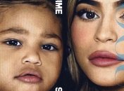 Кайлі Дженнер позувала для обкладинки Vogue разом з донькою (Фото)