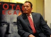 Мемуары Арнольда Шварценеггера никого не интересуют