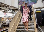 Оконфузилась: Иванка Трамп в узком платье посетила морпехов