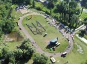 Участники  фестиваля "Бандерштат" выстроились в герб Украины 