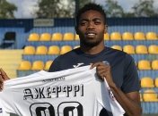 Олимпик подписал габаритного африканского форварда