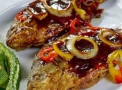 Рецепт дня: смажені карасі у сметані