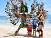 Пара с детьми продала все и отправилась в путешествие (Фото)