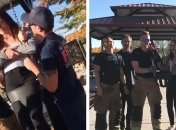 "Большие дети": уморительные взрослые, которые решили покататься на качелях