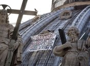 Итальянец в знак протеста снова забрался на купол собора Святого Петра 