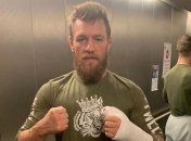 Макгрегор травмировал руку