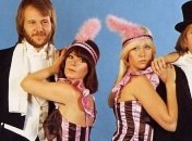 Ностальгия: участники легендарной группы "ABBA" снова вышли на сцену