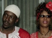 Бывший муж покойной Уитни Хьюстон попал в реабилитационную клинику