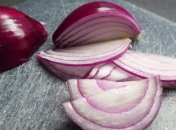 Почему красный лук на много полезнее обычного