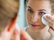 Мицеллярная вода: плюсы, минусы и нужно ли смывать