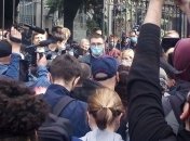 Під стінами СБУ триває акція на підтримку активіста Стерненка