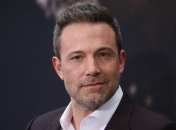 Закурил в защитной маске: Бен Аффлек позабавил своих фанов (Фото)