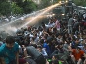 В Ереване полиция начала разгон протестующих 